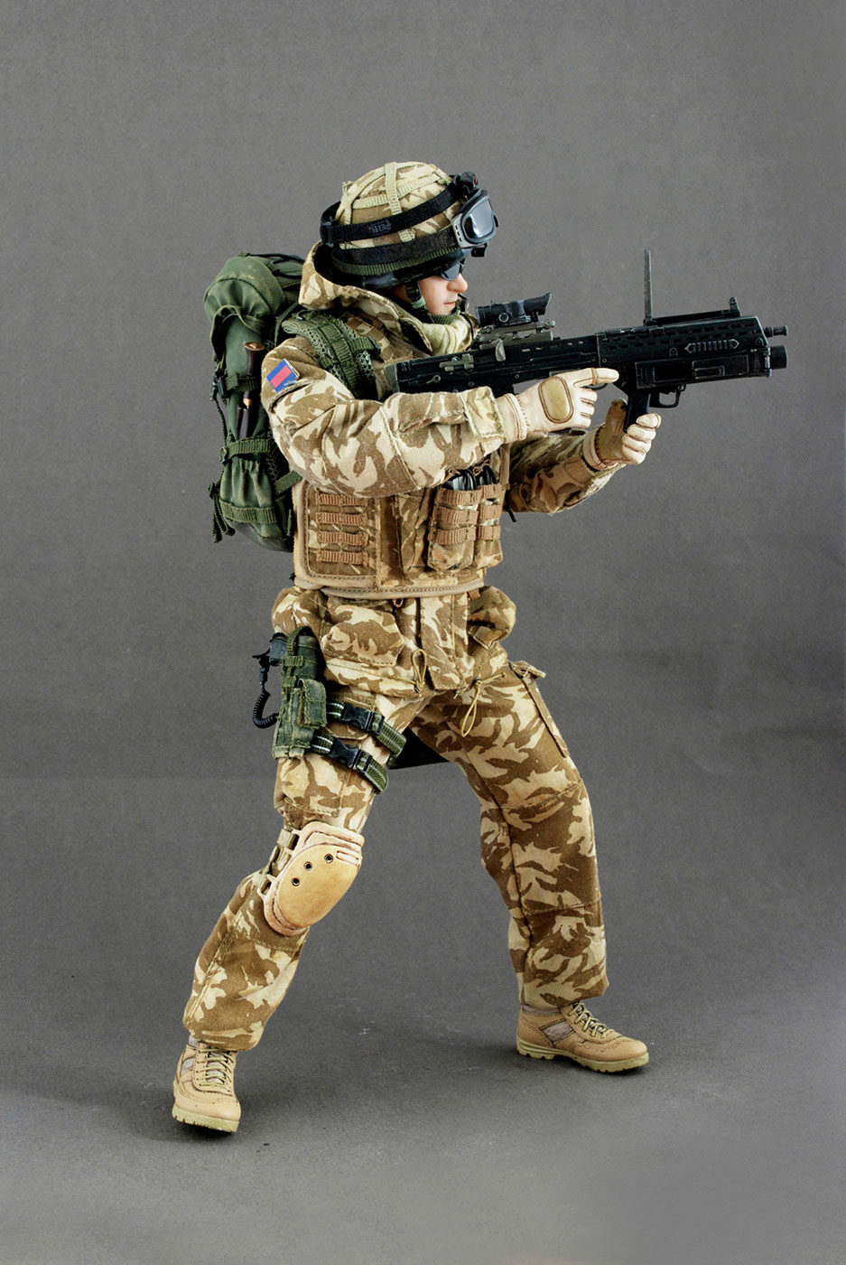 British Army Blues And Royals Regiment In Afghanistan Lieutenant image 10