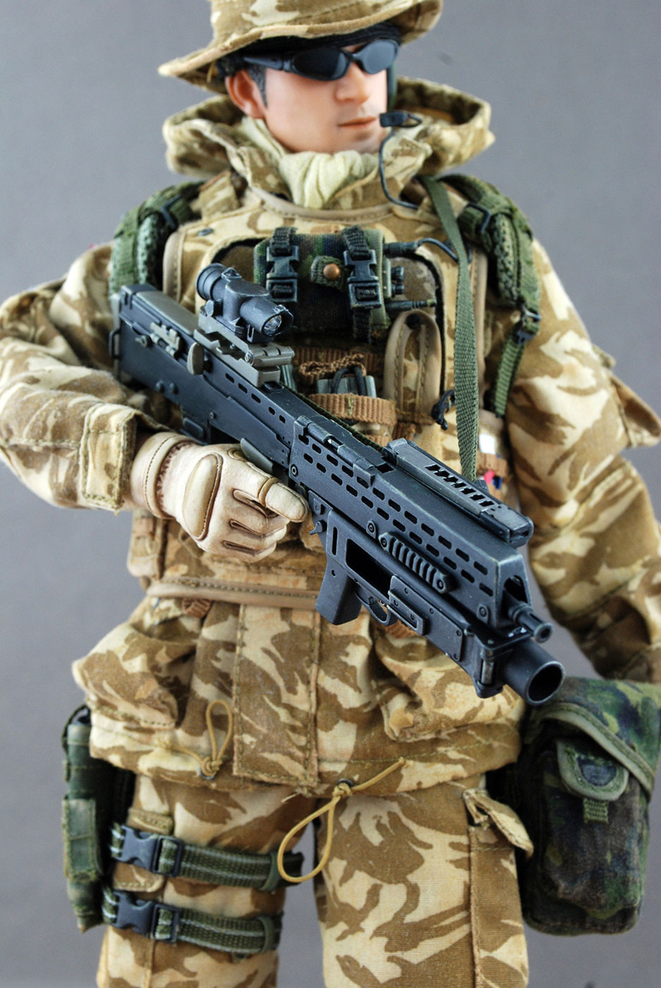 British Army Blues And Royals Regiment In Afghanistan Lieutenant image 8
