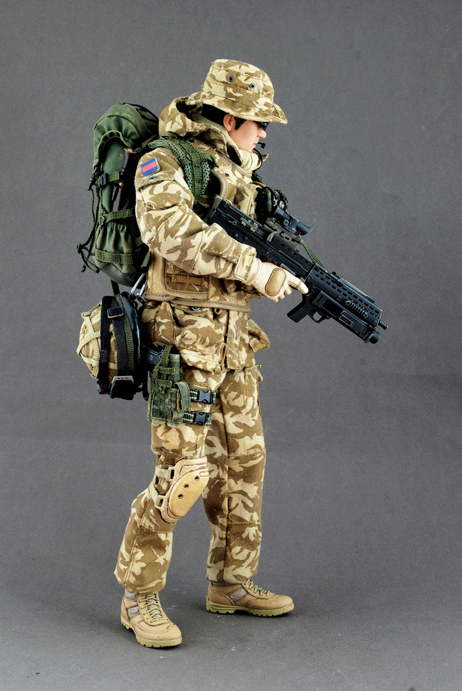 British Army Blues And Royals Regiment In Afghanistan Lieutenant image 9
