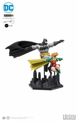 Batman & Robin Deluxe By Frank Miller - The Dark Knight Returns image 3