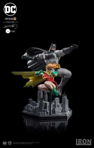 Batman & Robin Deluxe By Frank Miller - The Dark Knight Returns image 6
