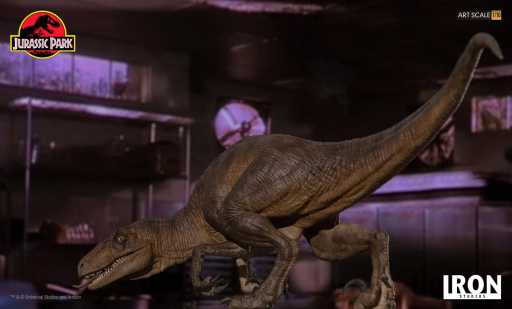 Crouching Velociraptor - Jurassic Park image 6