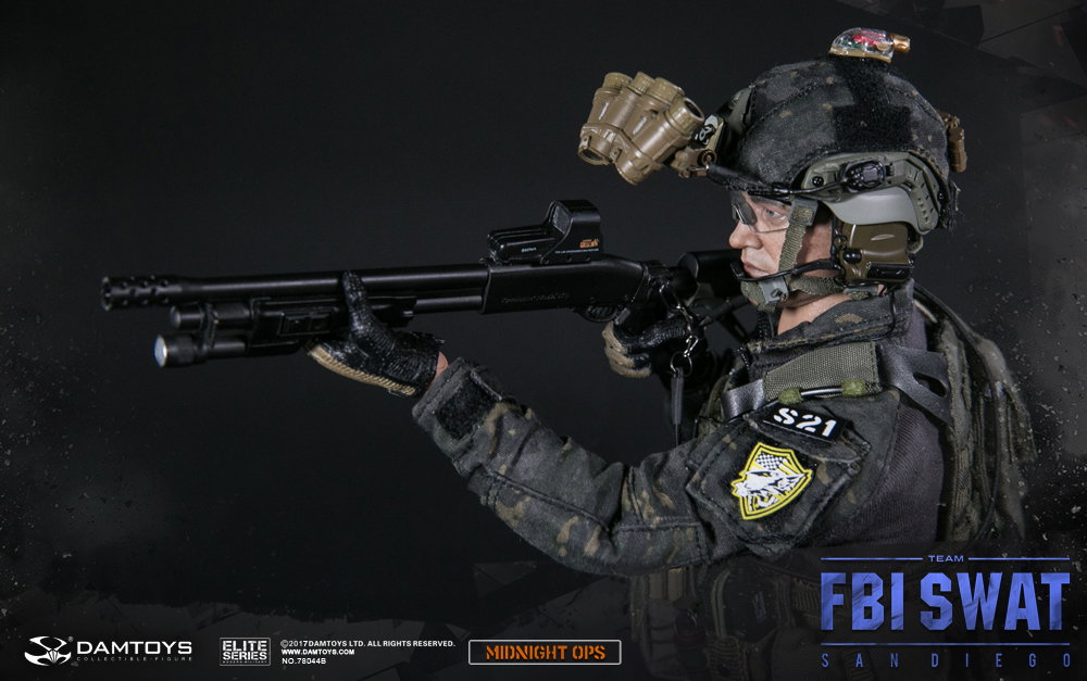 San Diego FBI SWAT agents' midnight operation image 5