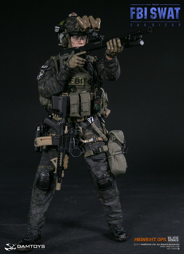 San Diego FBI SWAT agents' midnight operation image 6