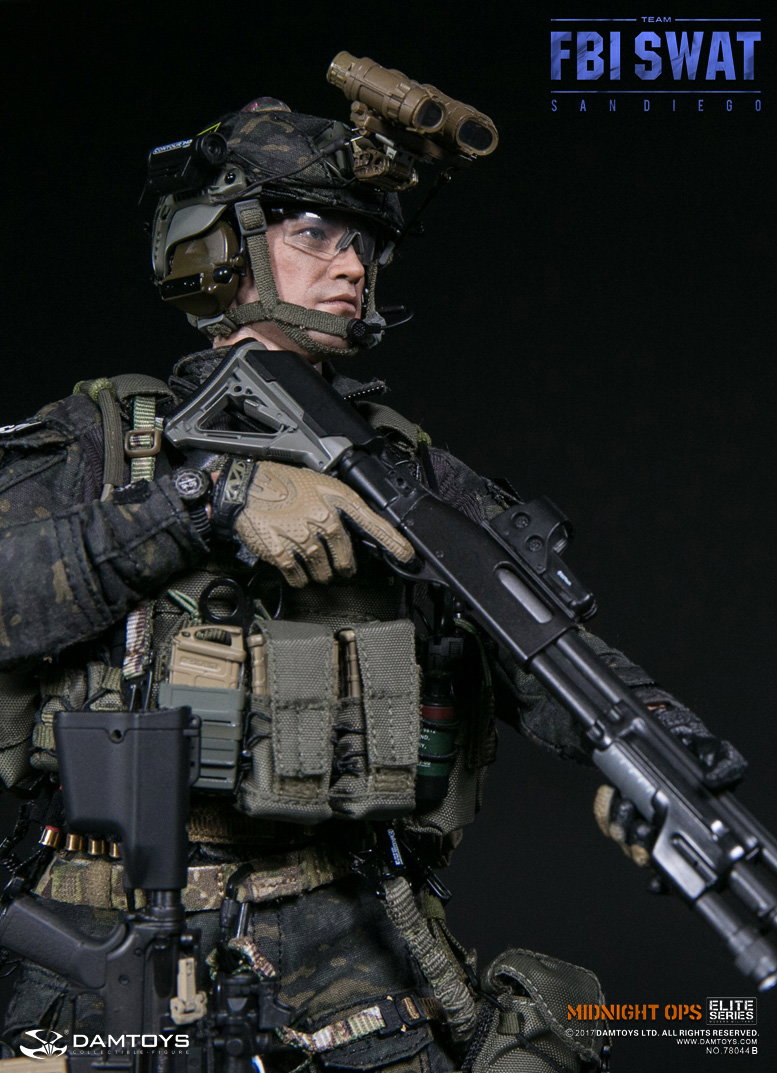 San Diego FBI SWAT agents' midnight operation image 7