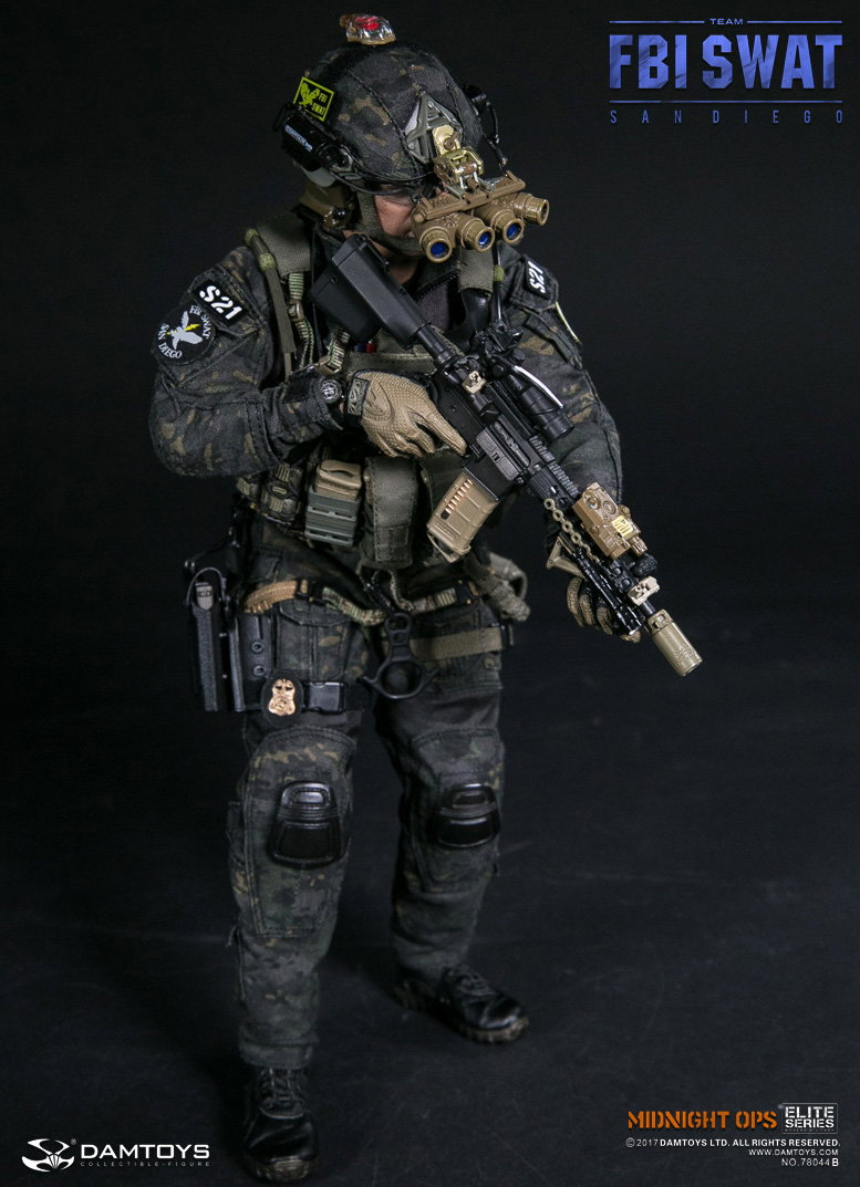 San Diego FBI SWAT agents' midnight operation image 8