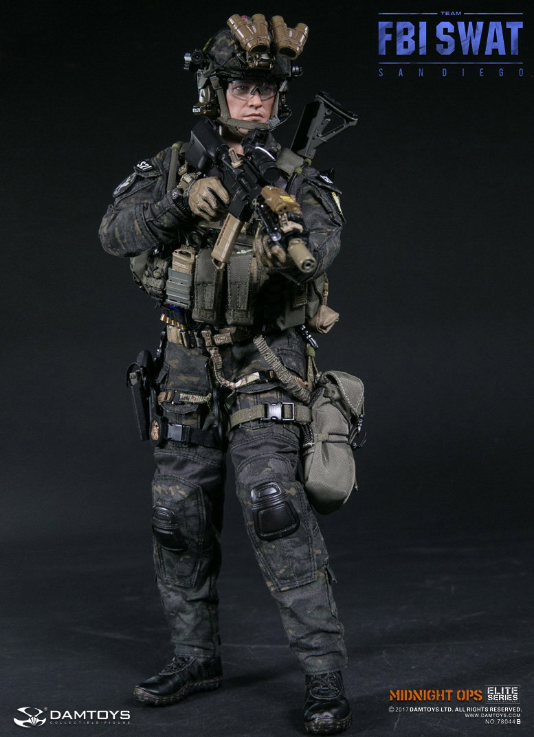 San Diego FBI SWAT agents' midnight operation image 9
