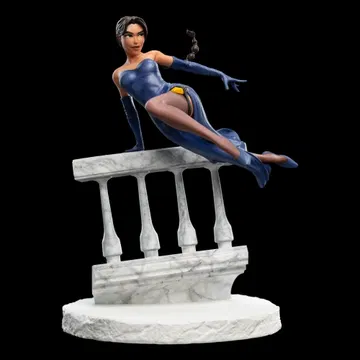 LARA CROFT A DEAL AT THE OPERA