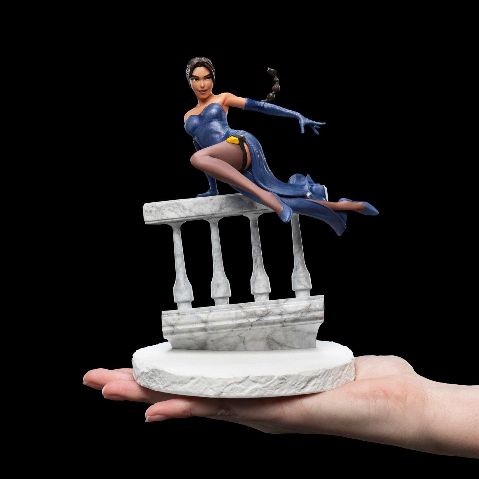 LARA CROFT A DEAL AT THE OPERA image 2