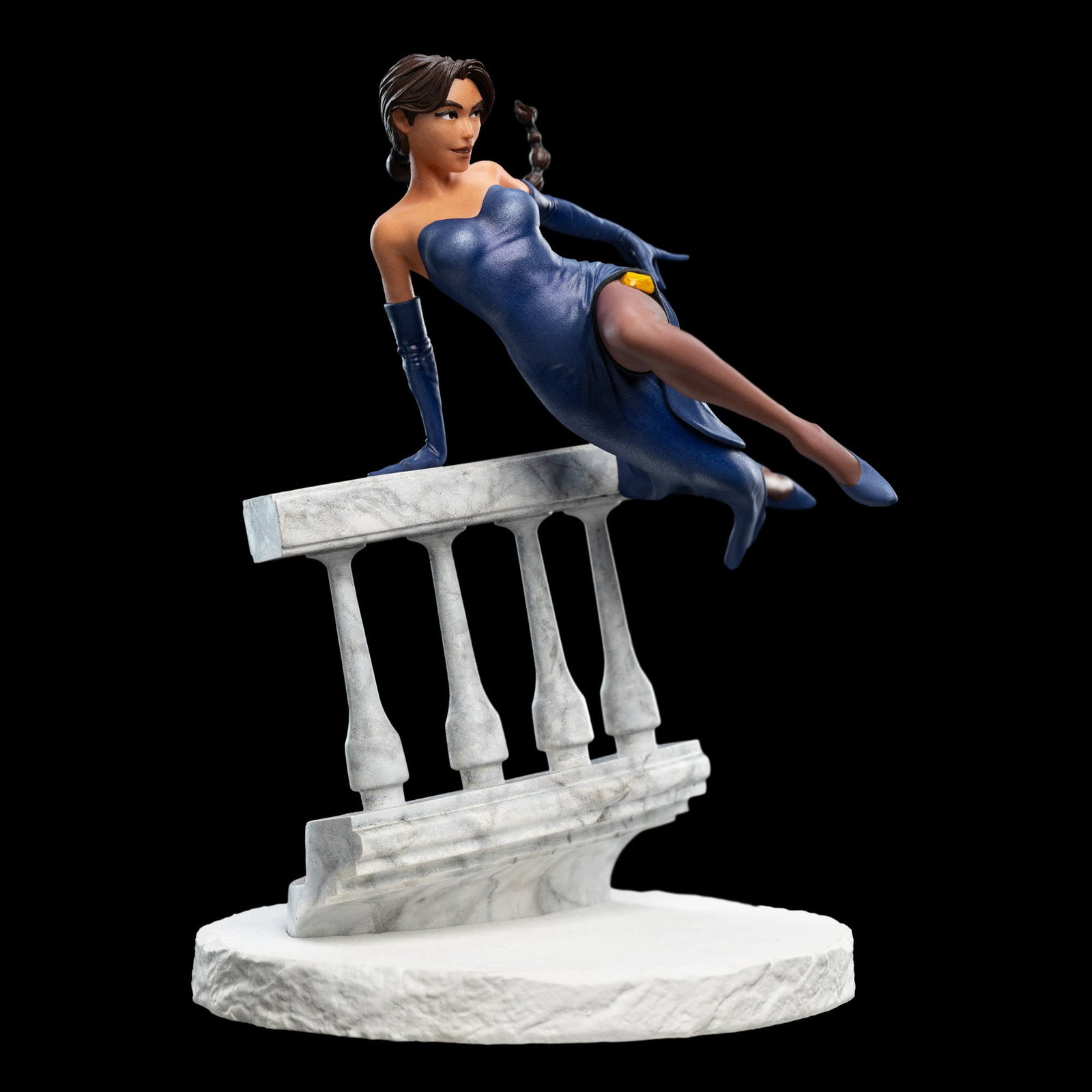 LARA CROFT A DEAL AT THE OPERA image 3