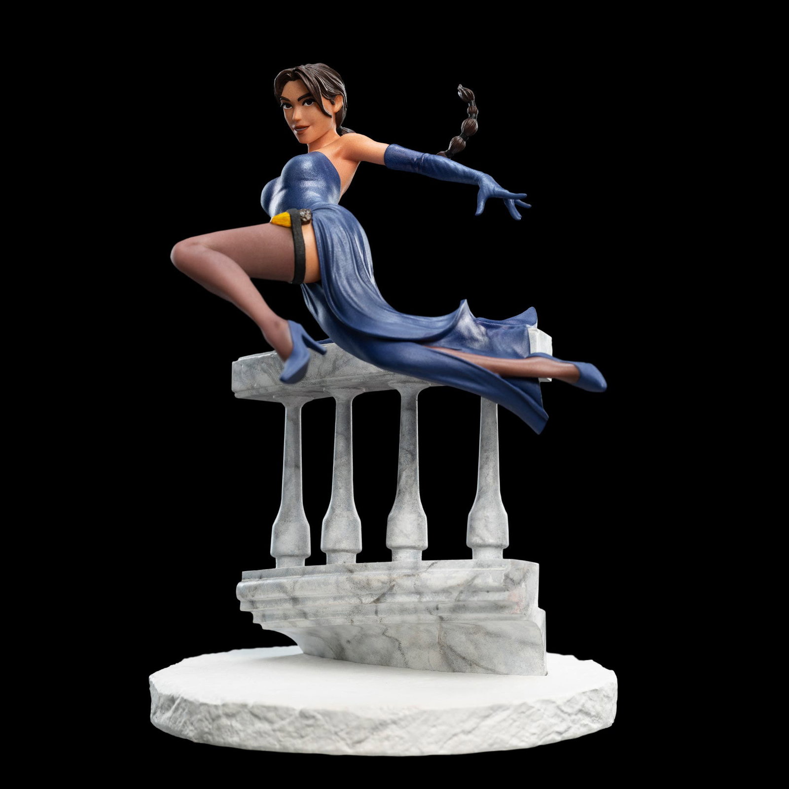 LARA CROFT A DEAL AT THE OPERA image 9
