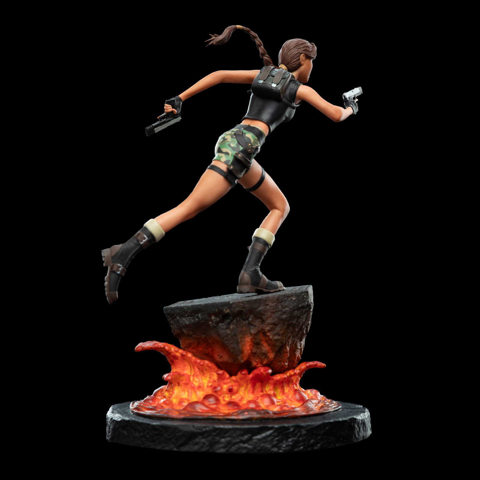 LARA CROFT THE SANCTUARY OF FLAME image 6
