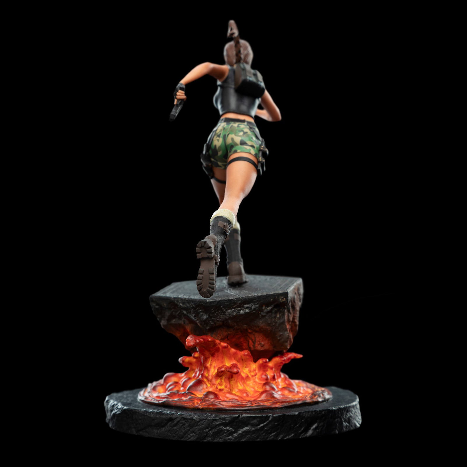 LARA CROFT THE SANCTUARY OF FLAME image 7