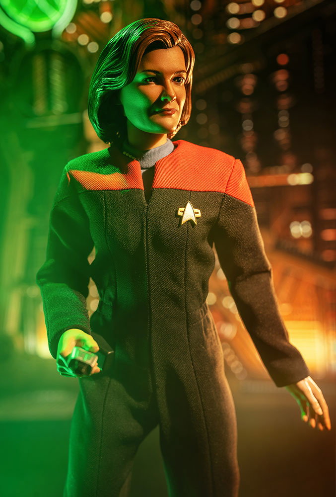 Captain Kathryn Janeway image 10
