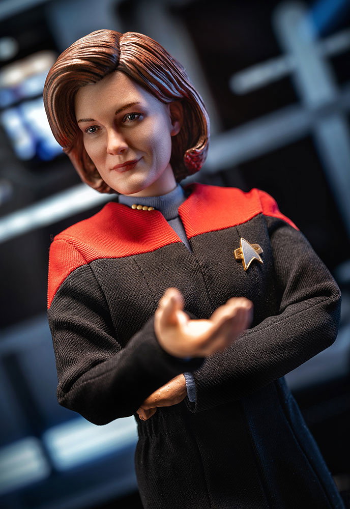 Captain Kathryn Janeway image 2