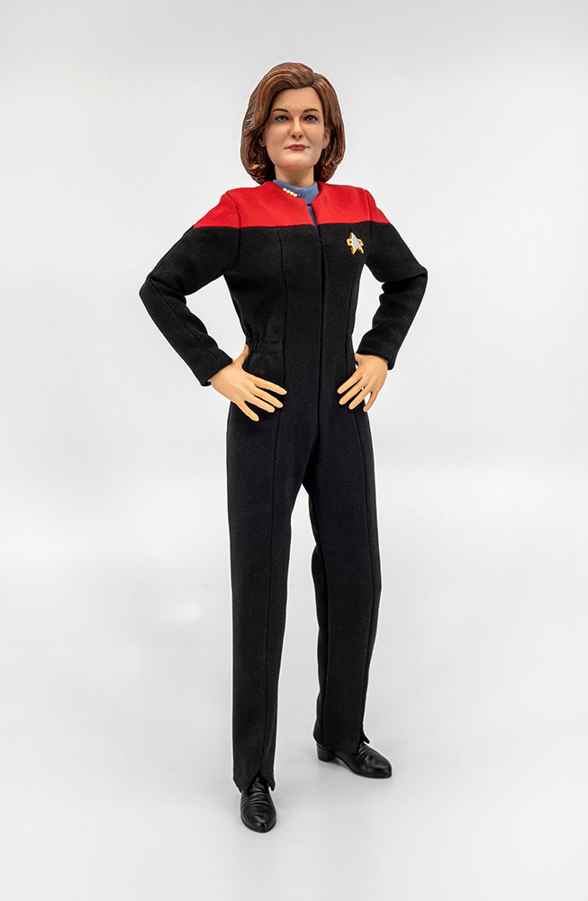Captain Kathryn Janeway image 6