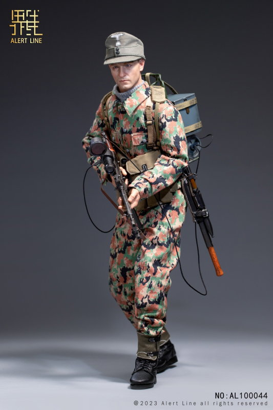 WWII German Waffen-SS Soldier image 3