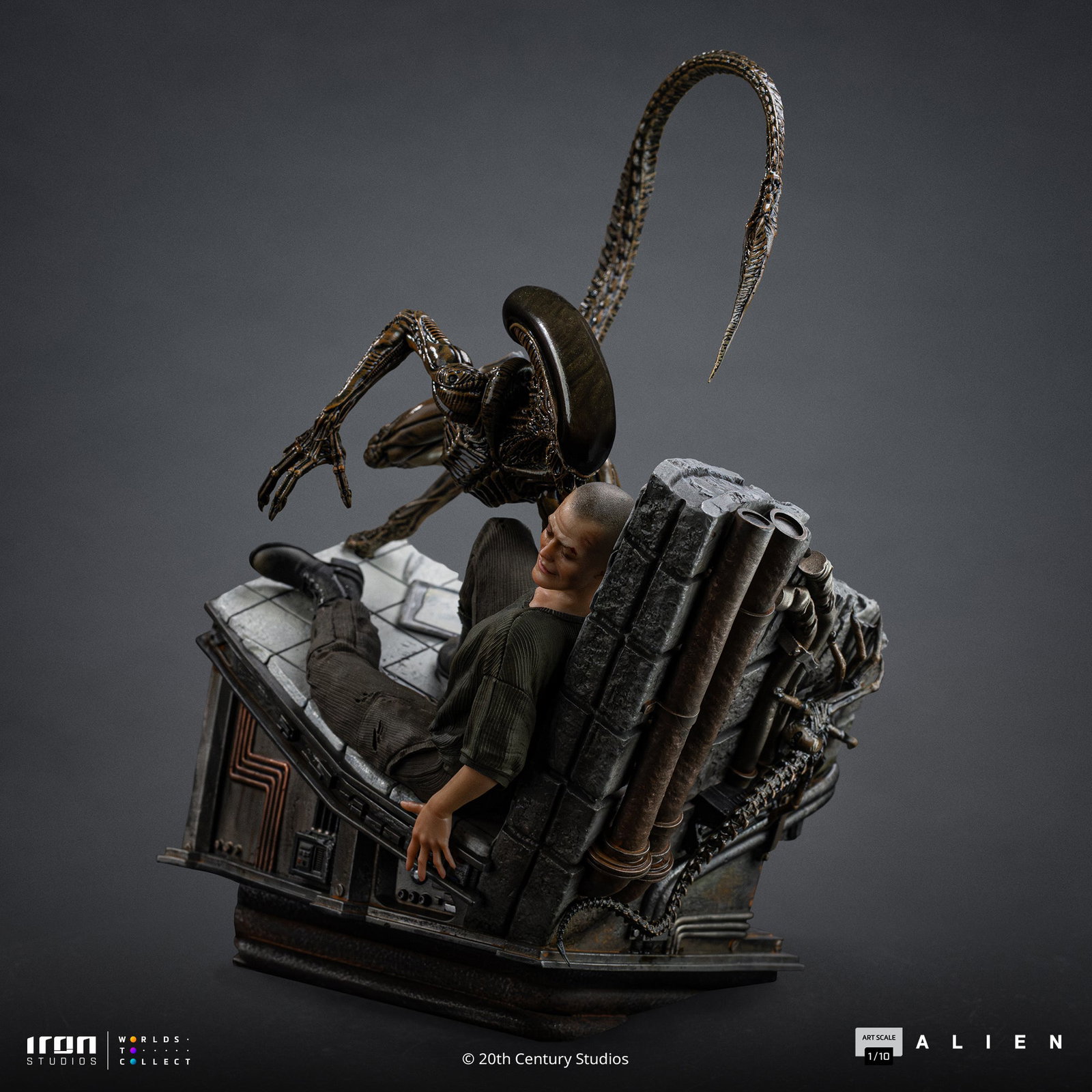 Ellen Ripley & Dog Alien - Alien 3 image 5