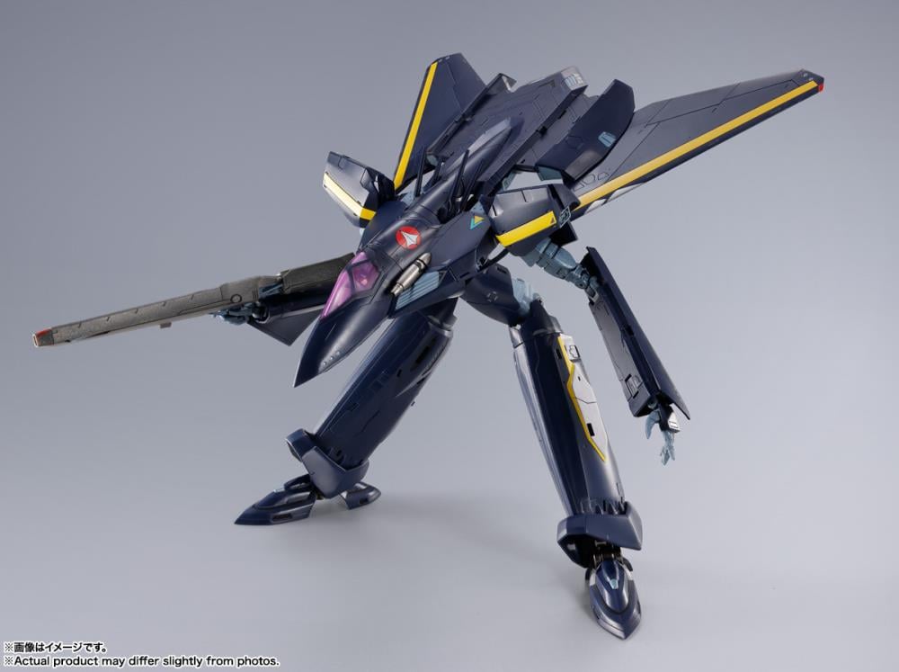 Macross 7 DX Chogokin VF-17S Nightmare Stealth Valkyrie (Gamlin Kizaki) image 9