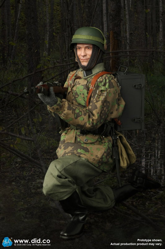 WWII Germany 20th Waffen Grenadier Division Of The SS (1st Estonian) Radio
Operator - Dennis image 4