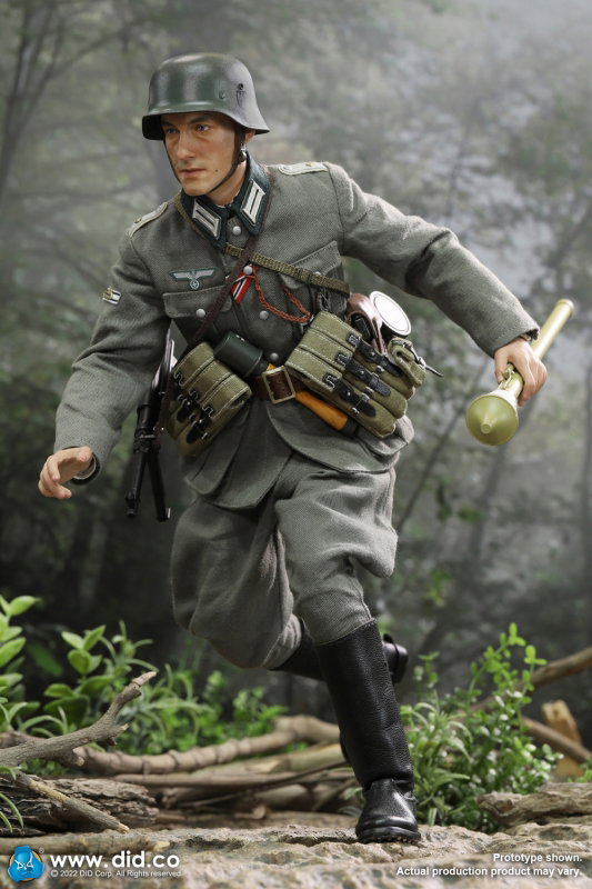 WWII German WH Infantry Oberleutnant - Winter image 9