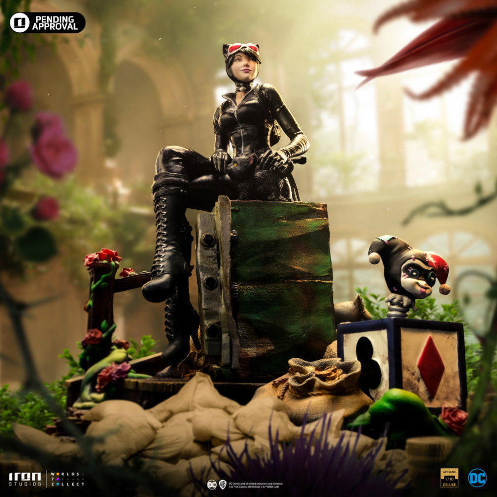Catwoman Deluxe Gotham City Sirens image 2