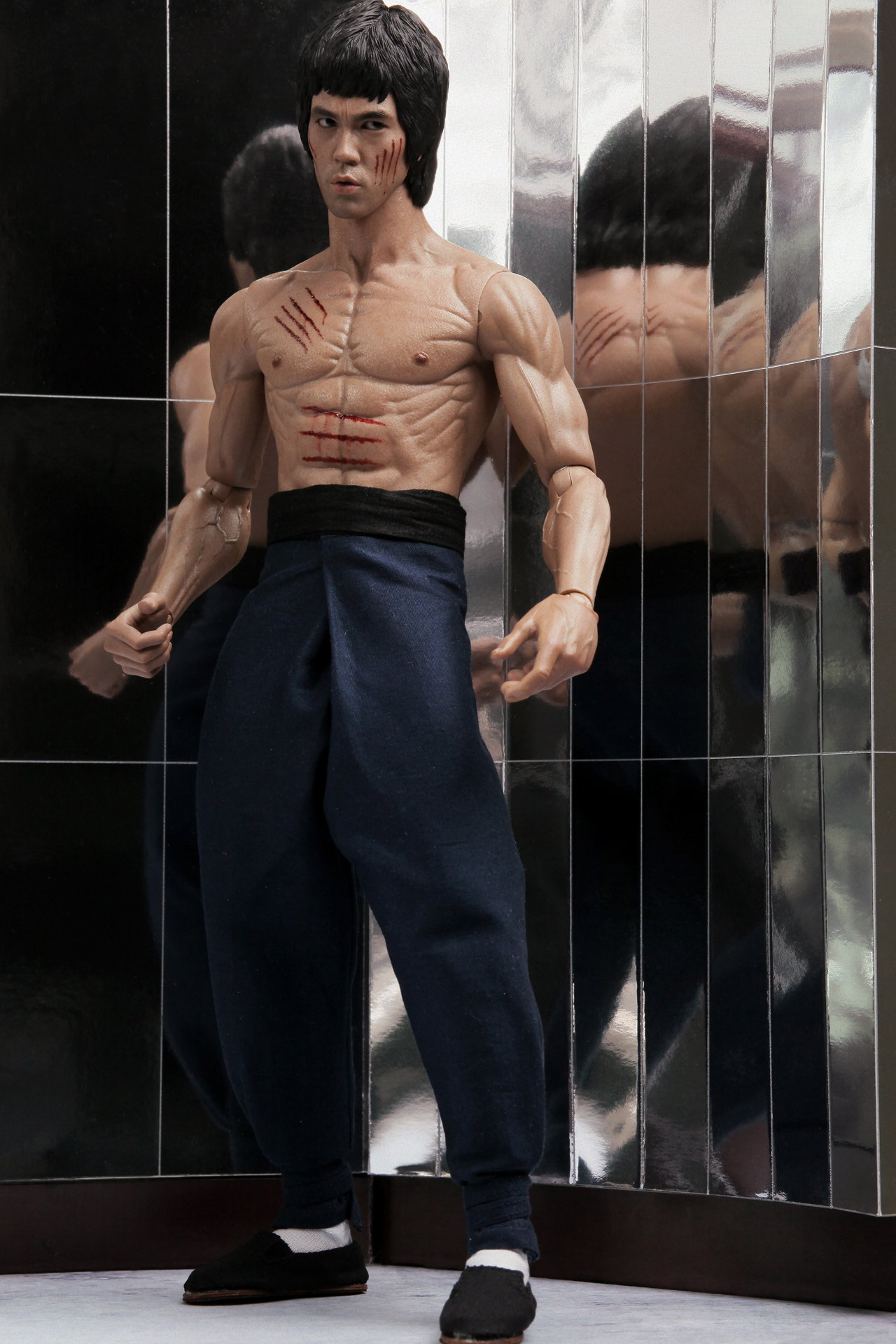 Enter The Dragon - Lee [With Bonus Accessory] image 2