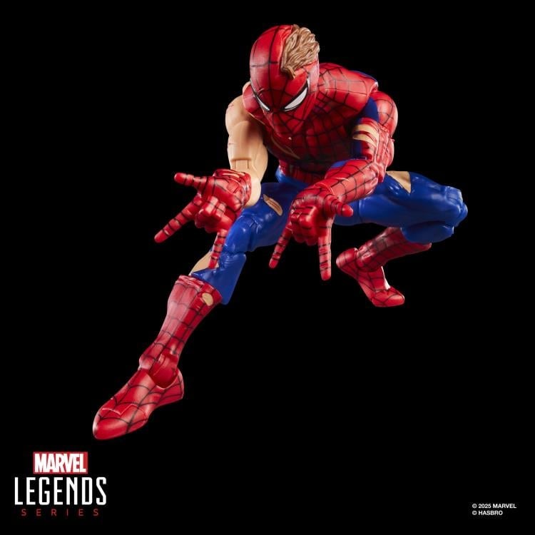 Marvel Legends Spider-Man with Exclusive Magic: The Gathering Card image 5