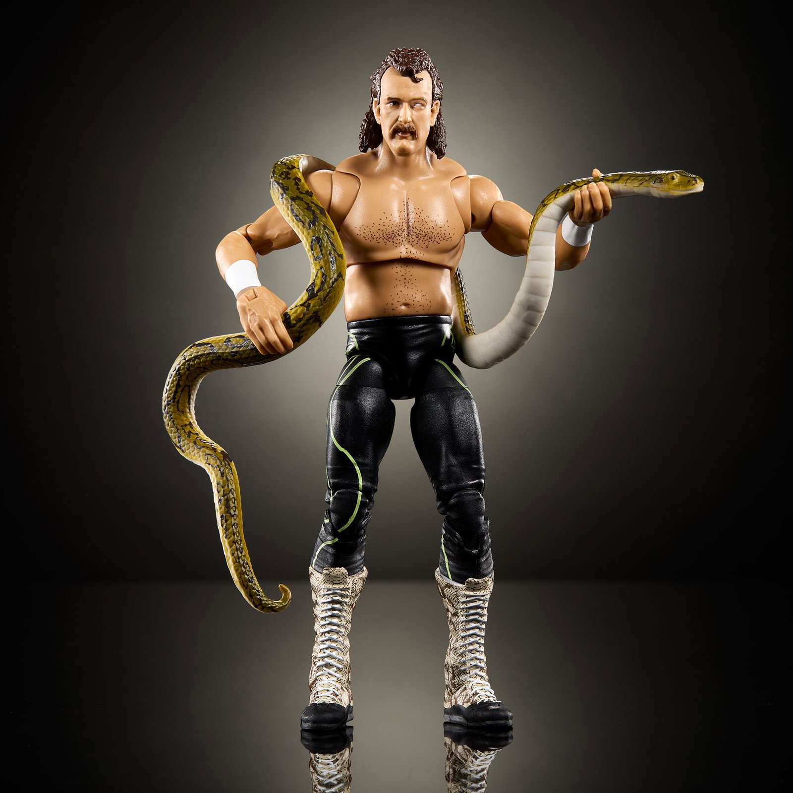 WWE Ultimate Edition 32 Jake "The Snake" Roberts image 3