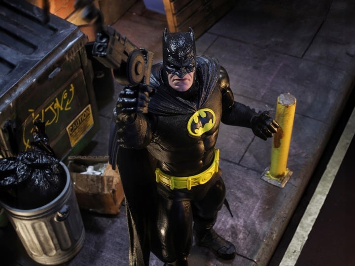 JLA DC Multiverse Batman (Collect to Build: Plastic Man) image 1