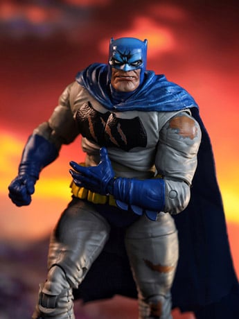 Batman: The Dark Knight Returns DC Multiverse Collector Edition Batman (Battle Damage Blue) image 2