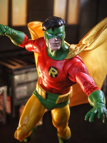 Crisis on Infinite Earths Robin (Earth-2) (With Digital Code) image 2
