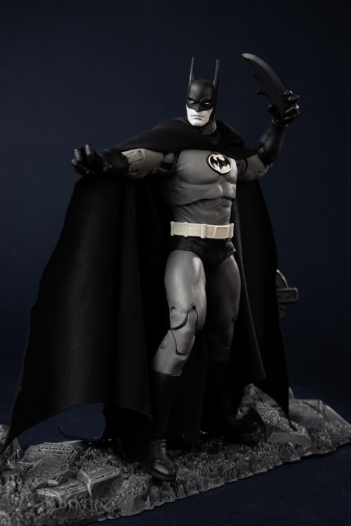 Batman: Year Two DC Multiverse Gold Label Batman BBTS Exclusive Limited Black & White Accent Edition image 10