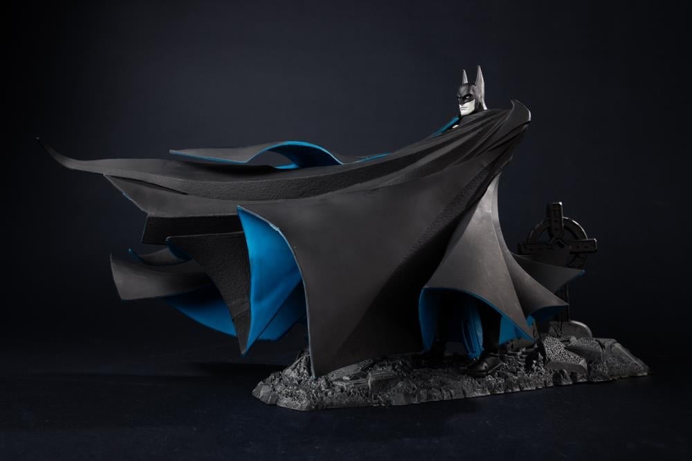 Batman: Year Two DC Multiverse Gold Label Batman BBTS Exclusive Limited Black & White Accent Edition image 6