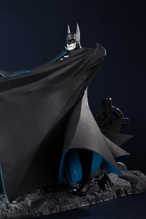 Batman: Year Two DC Multiverse Gold Label Batman BBTS Exclusive Limited Black & White Accent Edition image 7