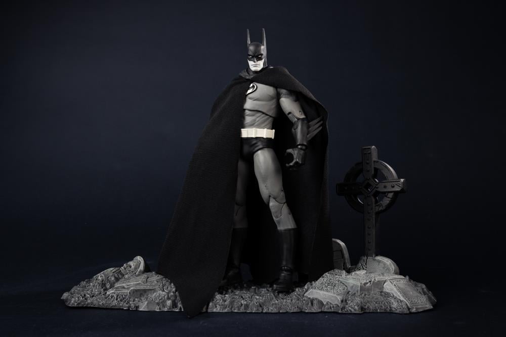 Batman: Year Two DC Multiverse Gold Label Batman BBTS Exclusive Limited Black & White Accent Edition image 8