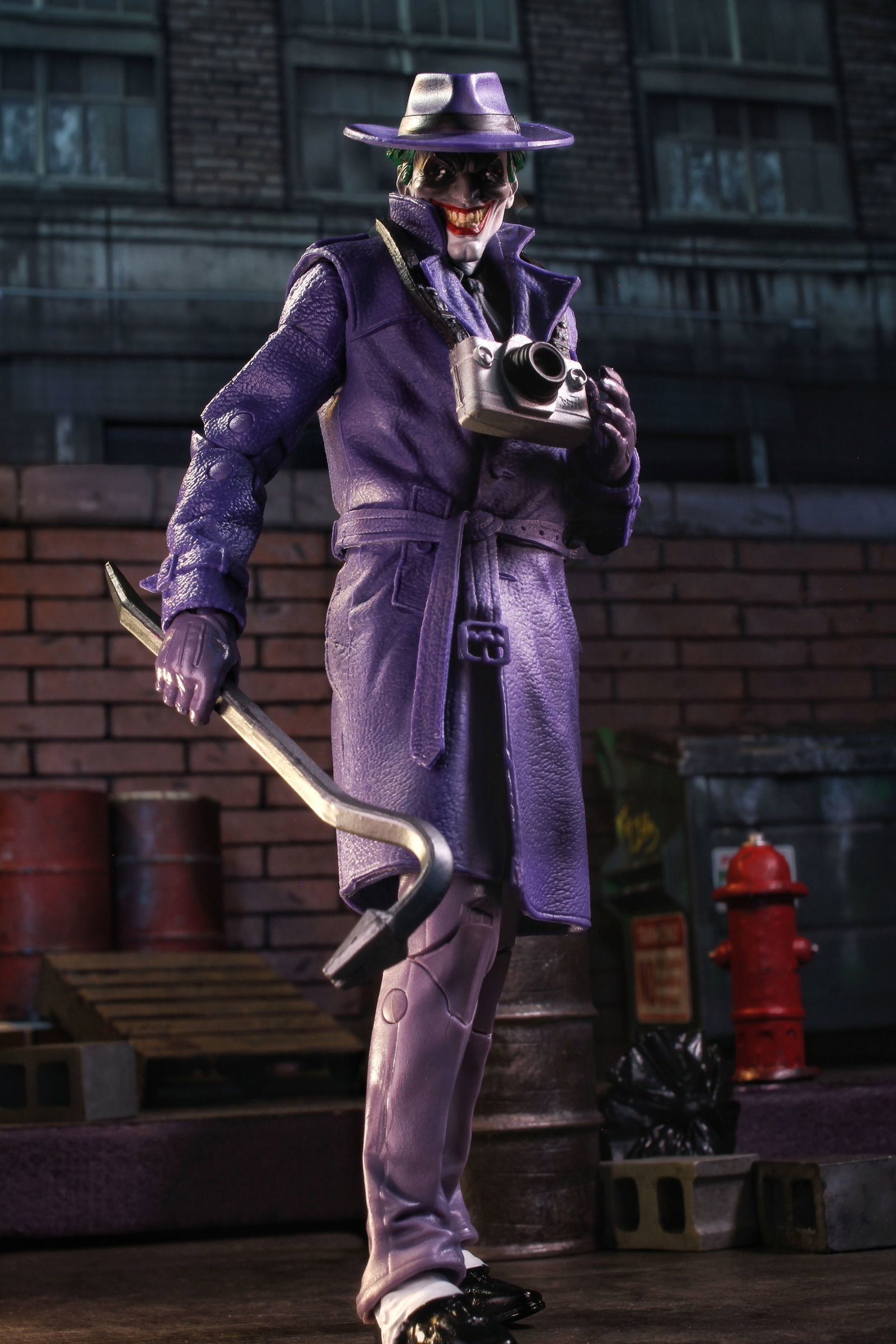 Batman: Three Jokers DC Multiverse McFarlane Vault Collection The Joker (The Comedian) image 4