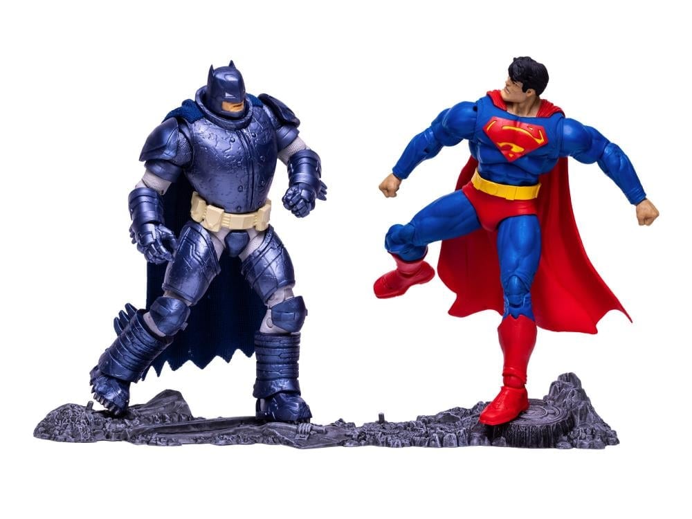 Batman: The Dark Knight Returns DC Multiverse Superman vs. Armored Batman Two-Pack image 3