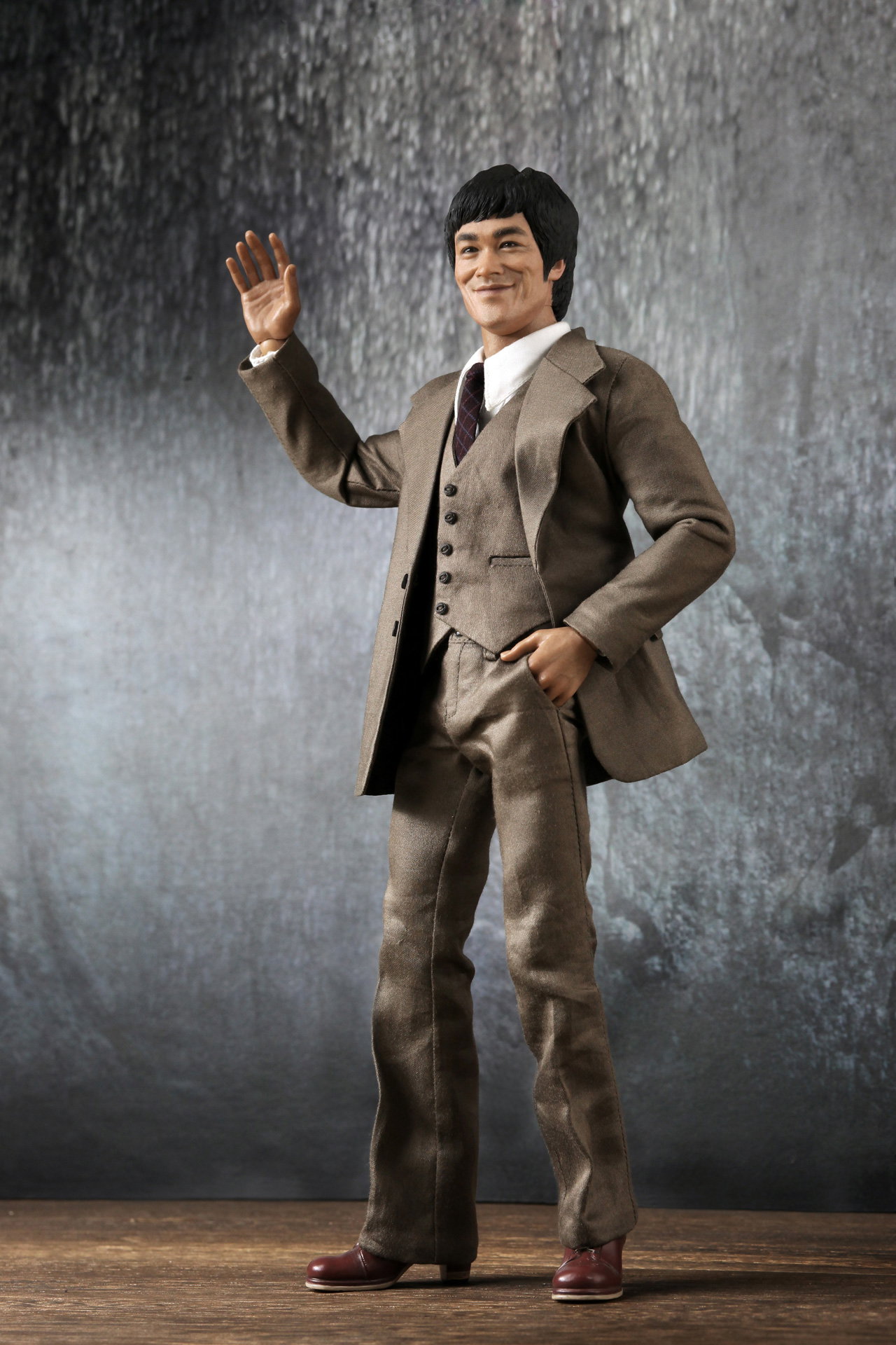 Bruce Lee (Suit) image 10