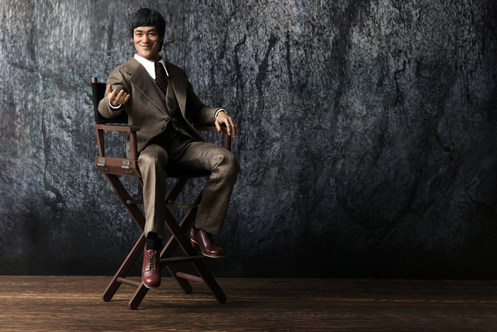 Bruce Lee (Suit) image 4