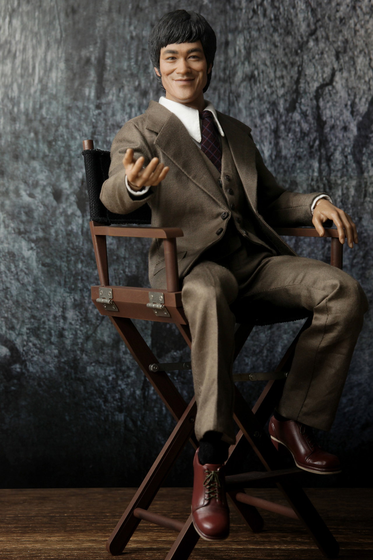 Bruce Lee (Suit) image 5