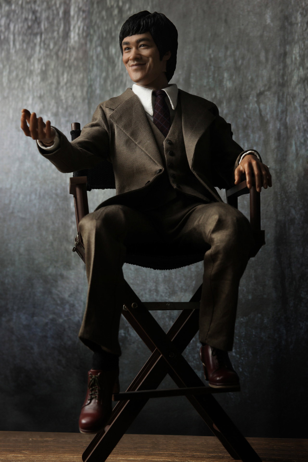 Bruce Lee (Suit) image 6