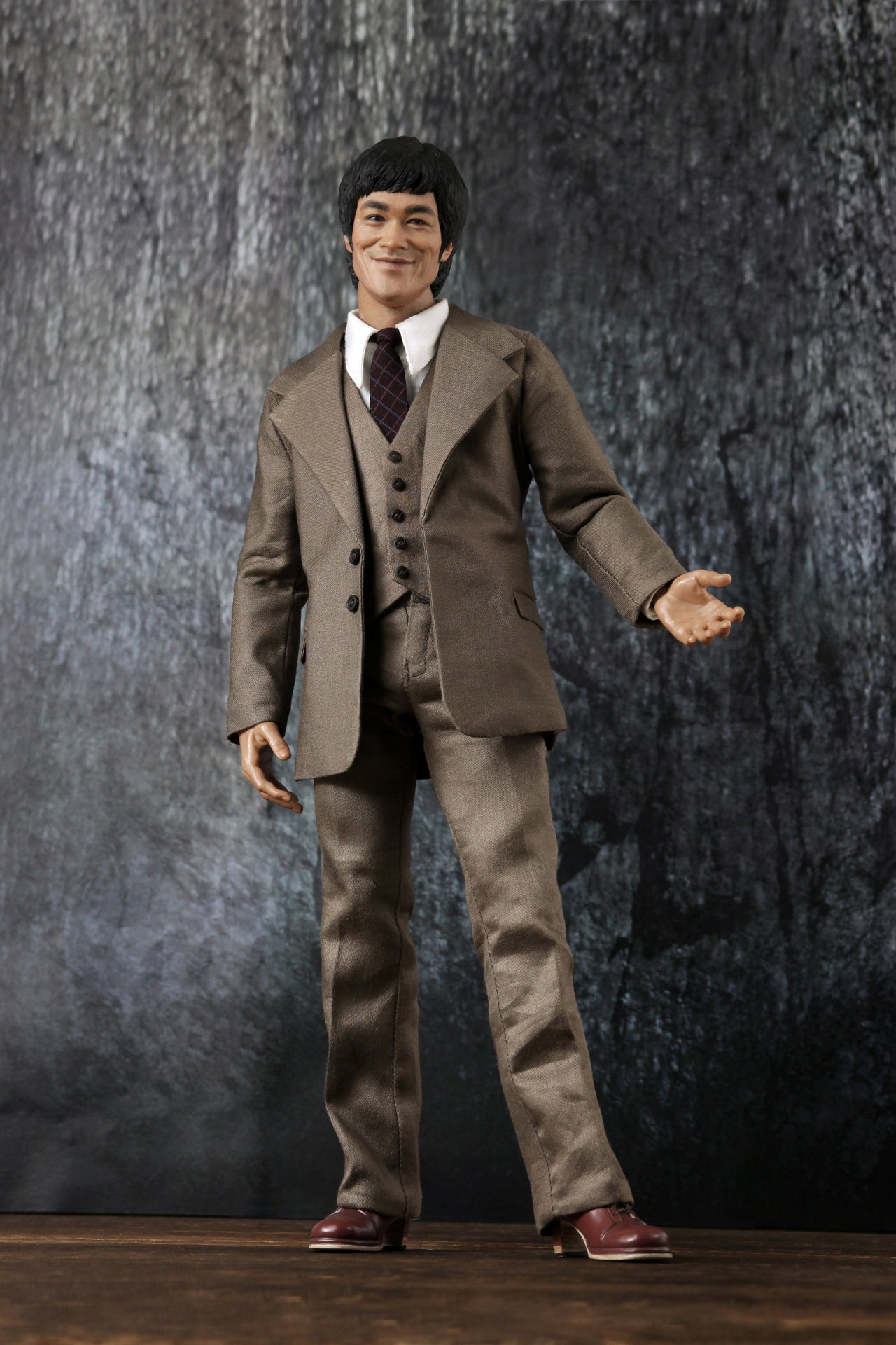 Bruce Lee (Suit) image 9
