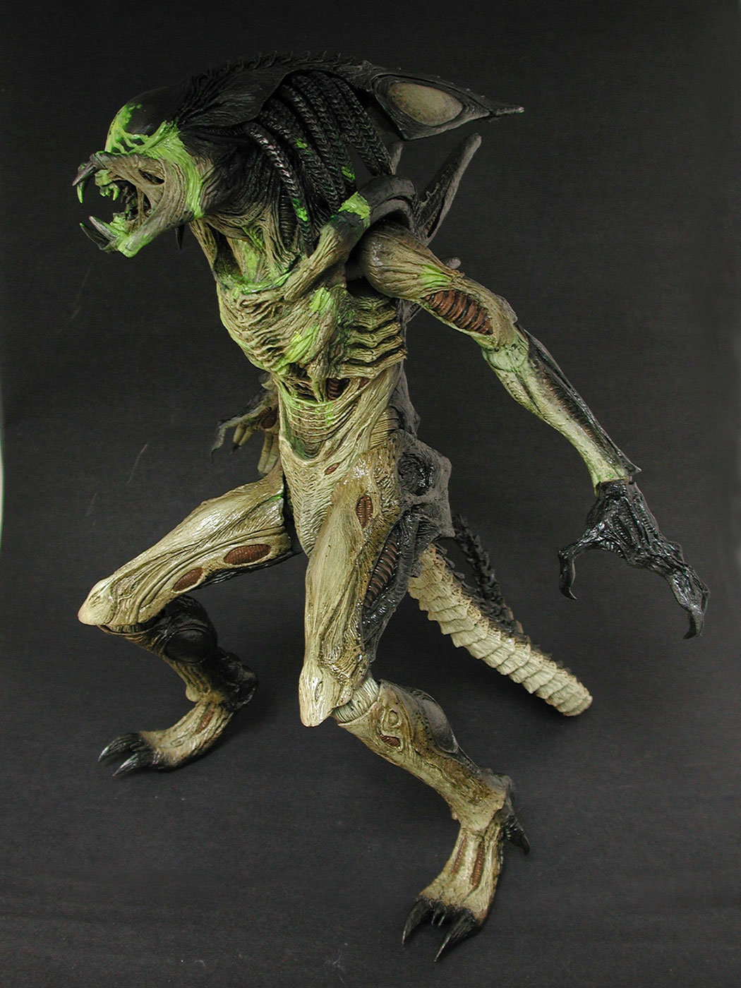 AVP-R - Predalien (Battle Damaged Version) image 10