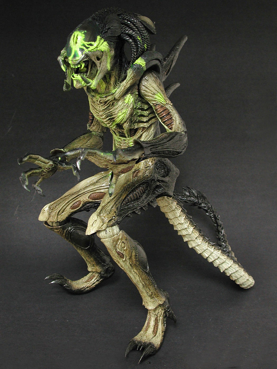 AVP-R - Predalien (Battle Damaged Version) image 2