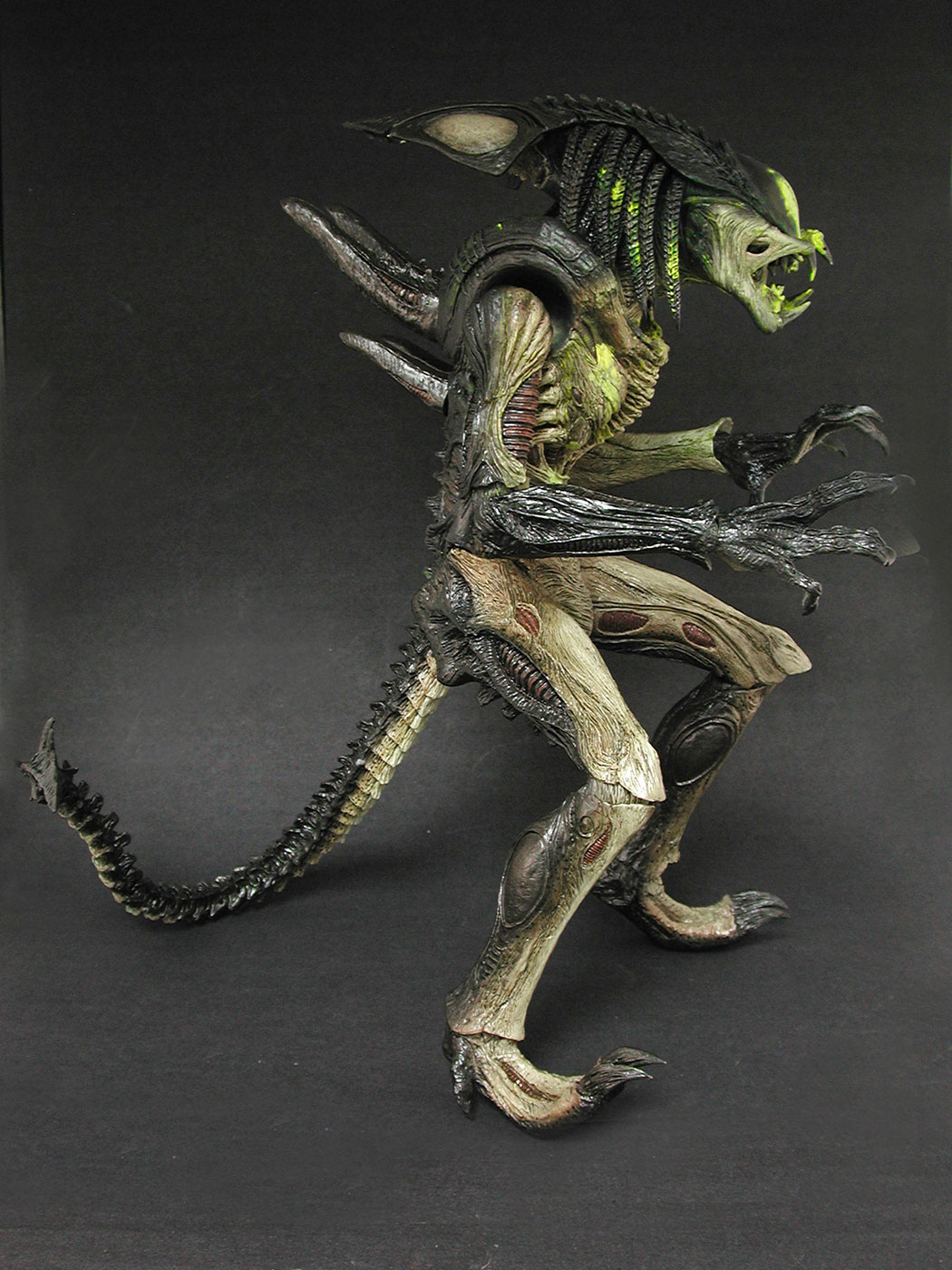 AVP-R - Predalien (Battle Damaged Version) image 4