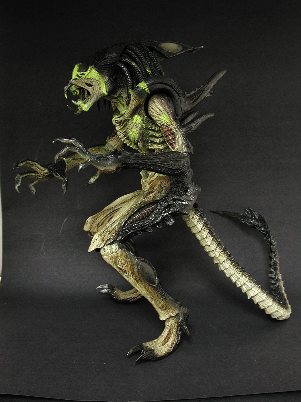 AVP-R - Predalien (Battle Damaged Version) image 5