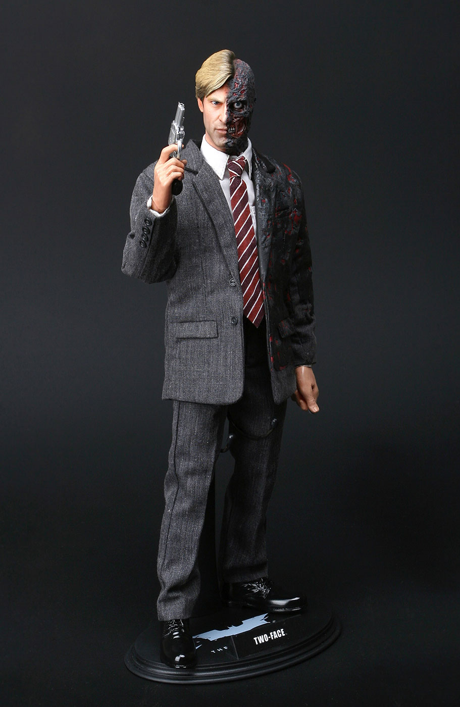 Dark Knight - Two-Face image 4