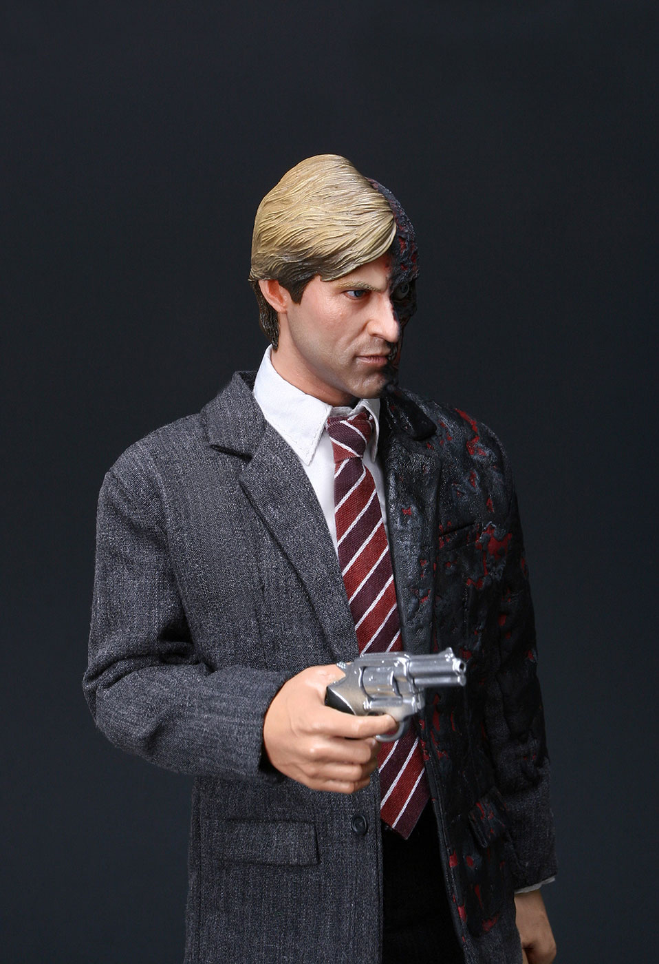 Dark Knight - Two-Face image 6