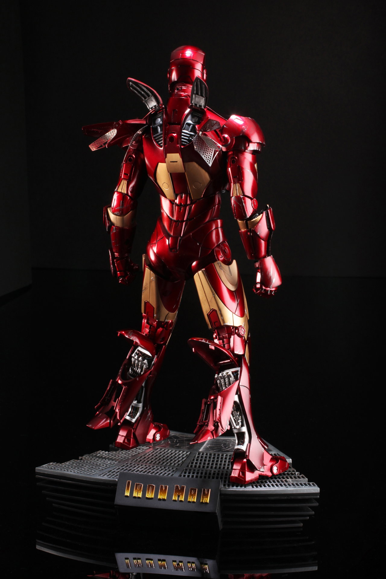 Iron Man - Mark 3 (Battle Damage Version) [With Bonus Accessory] image 10